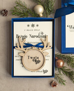 Kartki świąteczne z logo firmy kartka pudełko Biznesowe kartki świąteczne z logo w pudełku renifer  bombką na choinkę- drewniane zawieszki na choinkę prezent dla klientów1