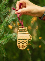 Kartki świąteczne z logo firmy z magnesem lub zawieszką na choinkę kartki świąteczne dla firm Drewniana bombka zawieszka na choinke z Logo firmy świateczna kartka firmowa rękawica4