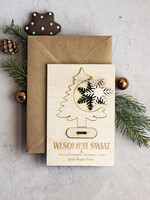 Kartki świąteczne z logo firmy z magnesem lub zawieszką na choinkę Drewniana kartka świąteczna z logo firmy - świąteczna choinka stojąca z kartką świąteczna firmową, drewniana kartka na swieta, kartka swiateczna z zawieszką2