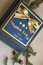 Prezenty oferta dla Firm słodkie zestawy  kosze prezentowe dla firm, prezenty biznesowe dla firm z kawą i herbatą, upominki na święta dla pracowników, świąteczne gadżety dla pracowników i kontrahentów, personalizowane prezenty firmowe, zestawy świąteczne z logo, eleganckie kosze prezentowe, firmowe upominki świąteczne4