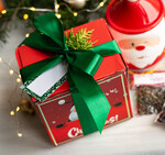 Prezenty indywidualne  zestawy z kubkiem i filiżanką super pomysł na prezent kubek Mikołaj, świąteczny kubek Mikołaj z pokrywką i łyżeczką. Prezenty pod choinkę dla mamy, prezent pod choinkę dla siostry10