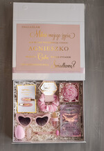 Prezenty dla świadków boxy prezentowe dla Świadkowej, prośba o świadkowanie  oryginalny prezent dla świadkowej, pomysł na prośbę o świadkowanie, prezent dla świadkowej zestaw kosmetyków,  box prezentowy dla świadkowej i druhny0