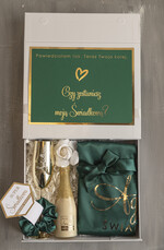 Prezenty dla świadków boxy prezentowe dla Świadkowej, prośba o świadkowanie  szlafrok z napisem świadkowa, czy zostaniesz moją świadkową, Box prezentowy dla świadkowej ze złotym kieliszkiem, zestaw prezentowy dla druhny6