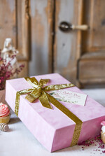 Prezenty dla Babci i Dziadka Prezenty dla Babci Prezent Dla Babci Zestaw w Welurowym pudełku Przepisnik Kuchenny grawerowany walek i czekoladki7