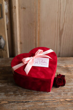 Prezenty dla Babci i Dziadka Prezenty dla Babci  upominek dla babci piękne róże flowerbox na dzień Babci, kwiaty w welurowym pudełku, prezent dla babci2