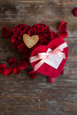 Prezenty dla Babci i Dziadka Prezenty dla Babci  upominek dla babci piękne róże flowerbox na dzień Babci, kwiaty w welurowym pudełku, prezent dla babci6