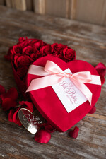 Prezenty dla Babci i Dziadka Prezenty dla Babci  upominek dla babci piękne róże flowerbox na dzień Babci, kwiaty w welurowym pudełku, prezent dla babci0