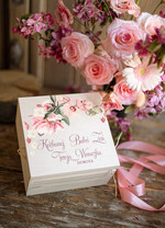 Prezenty dla Babci i Dziadka Prezenty dla Babci uniwersalny Prezent na Dzień Babci Łakocie w drewnianej skrzyneczce z dedykcją  0