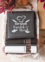 Prezenty dla Babci i Dziadka Prezenty dla Dziadka  prezent z okazji dnia Dziadka fartuch z dedykacją młynek do soli i pieprzu 1