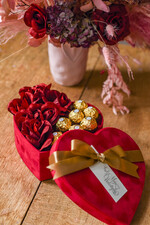 Walentynki prezent na walentynki dla Niej   kreatywny prezent dla dziewczyny na walentynki flowerbox i słodkości 1