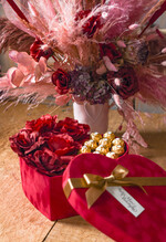 Walentynki prezent na walentynki dla Niej   pomysł na prezent dla narzeczonej na walentynki welurowe pudełko z różami i czekoladkami 2