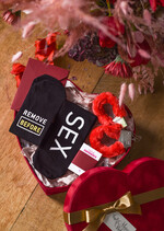 Walentynki prezent na Walentynki dla Niego  prezent na walentynki dla chłopaka śmieszne skarpetki oraz gadżety dla dwojga  0