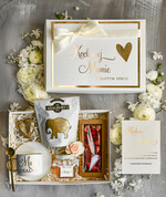 Prezenty dla Mamy zestawy w welurowych i ozdobnych pudełkach  Zestaw Prezentowy na Dzień Mamy - Box Upomienk Kubek z napisem Mama doskonała życzenia0