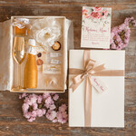 Prezenty dla Mamy zestawy w welurowych i ozdobnych pudełkach  Uroczy Pomysł na prezent z okazji dnia mamy, Złoty kieliszek i brokatowa butelka Zestaw Prezentowy dla Mamy z zyczeniami0