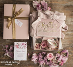 Prezenty dla Mamy zestawy w welurowych i ozdobnych pudełkach  Pomysł na Praktyczny Prezent dla Mamy Zestaw Szlafrok Welurowy z Napisem i Fiiżanka boho2