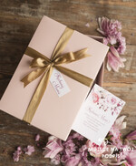 Prezenty dla Mamy zestawy w welurowych i ozdobnych pudełkach  Pomysł na Praktyczny Prezent dla Mamy Zestaw Szlafrok Welurowy z Napisem i Fiiżanka boho4