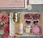 Prezenty dla Mamy zestawy w welurowych i ozdobnych pudełkach  Co Kupić Mamie W Prezencie Na Urodziny, Fajne Pomysły Na Prezent Na Dzień Mamy, Box Prezentowy Dla Mamy, Zestawy Prezentowe Z Okazji Dnia Mamy1