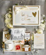 Prezenty dla Mamy zestawy w welurowych i ozdobnych pudełkach  Zestaw Prezentowy na Dzień Mamy - Box Upomienk Kubek z napisem Mama doskonała życzenia0