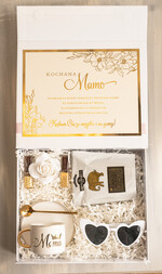 Prezenty dla Mamy zestawy w welurowych i ozdobnych pudełkach  fajne prezenty dla mamy, pudełko z filiżanką i kawą gotowy do wręczenia prezent dla mamy, czarna filiżanka ze spodkiem, pomysł na prezent dla mamy8