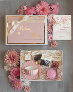 Prezenty dla Mamy zestawy w welurowych i ozdobnych pudełkach  Wyjątkowe prezenty dla Mamy, zastawy prezentowe z filiżanką dla mamy, box z okazji dnia mamy z różową filiżanką, pomysł co dać mamie na urodziny, prezenty na dzień mamy0