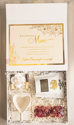 Prezenty dla Mamy zestawy w welurowych i ozdobnych pudełkach  elegancki prezent z okazji dnia mamy, pudełko z filiżanką i herbatą, gotowy do wręczenia prezent dla mamy, filiżanka serce ze spodkiem, pomysł na prezent dla mamy0