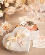 Prezenty dla Mamy zestawy w welurowych i ozdobnych pudełkach  prezent dla Mamy czekoladki, prezent na dzień mamy filiżanka z zaparzaczem, prezent dla mamy w ozdobnym pudełku5