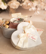 Prezenty dla Mamy zestawy w welurowych i ozdobnych pudełkach  prezent dla Mamy czekoladki, prezent na dzień mamy filiżanka z zaparzaczem, prezent dla mamy w ozdobnym pudełku2