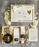 Prezenty dla Mamy zestawy w welurowych i ozdobnych pudełkach  Zestaw Prezentowy na Dzień Mamy - Box Upomienk Kubek z napisem Mama doskonała życzenia0