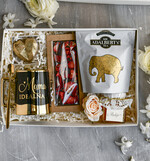 Prezenty dla Mamy zestawy w welurowych i ozdobnych pudełkach  Zestaw Prezentowy na Dzień Mamy - Box Upomienk Kubek z napisem Mama doskonała życzenia1