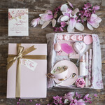 Prezenty dla Mamy Zestawy kosmetyczne  pomysł na prezent z okazji dnia mamy zestaw kosmetyków w zestawie z różową filiżanką ze spodkiem i łyżeczką 0