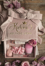 Prezenty dla Mamy Zestawy kosmetyczne   Prezent na dzien Mamy Zestaw Szlafrok Welurowy z Napisem i Kosmetyki 2