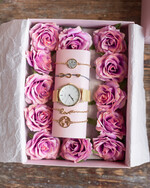 Prezenty dla Mamy biżuteria, pudełka, szkatułki na biżuterie  Prezent na Dzień Mamy Zegarek i bransoletki love i nieskończoność Upominek Dla Mamy Flowerbox z biżuterią2