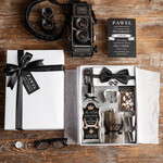 Prezenty dla świadków boxy prezentowe dla Świadka   prośba/ pytanie o świadkowanie dla niego, Box z prośbą Czy zostaniesz moim świadkiem, Męski zestaw prezentowy dla świadka  butelka z nadruki0