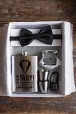 Prezenty dla świadków boxy prezentowe dla Świadka   czy zostaniesz moim świadkiem ? Pytanie do Świadka Piersiówka z kieliszkami Personalizowana , Pomysł na pytanie o świadkowanie 1