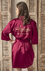 Prezenty dla świadków szlafrok dla świadkowej prezent dla świadkowej satynowy szlafrok z napisem, szlafrok dla świadkowej, druhny, bordowy satynowy szlafrok na sesję zdjęciową 9