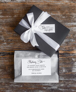 Zaproszenia dla Rodziców  Tato czy poprowadzisz mnie do ołtarza  Tato czy poprowadzisz mnie do ołtarza - Zaproszenie Ślubne dla Rodziców - Bordowy  Krawat dla Taty z dedykacją i spinki do mankietów5