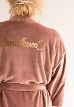 Szlafroki Ślubne z Napisami Szlafrok dla Świadkowej / Druhny / Mamy Prezent dla Świadkowej Welurowy Szlafrok  z Napisem Świadkowa szlafrok dla świadkowej na sesję zdjęciową 1