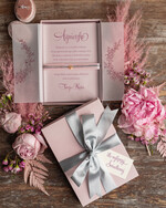 Prezenty dla świadków podziękowania dla świadkowej Podziękowanie  dla Świadkowej Kartka w pudełeczku Bransoletka serduszko w pudełeczku 0