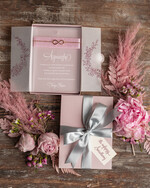 Prezenty dla świadków podziękowania dla świadkowej Podziękowanie  dla Świadkowej Kartka w pudełeczku Bransoletka nieskończoność w pudełeczku 0