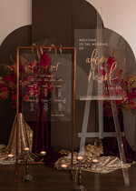 Numery na stół welurowe złote akrylowe  numerki na stół weselny, akrylowe numery na stół weselny, złoty numerek na stoły weselne, numeracja stołów na weselu w stylu glamour, nowoczesny numerek na stół3