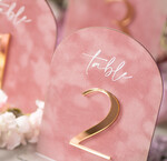 Numery na stół welurowe złote akrylowe  Stojak z numerkiem na stół Weselny, tabliczka na stol weselny, welurowy numerek na stół weselny tabliczka na stół weselny w stylu glamour7