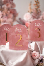 Numery na stół welurowe złote akrylowe  Stojak z numerkiem na stół Weselny, tabliczka na stol weselny, welurowy numerek na stół weselny tabliczka na stół weselny w stylu glamour0