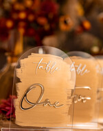 Numery na stół welurowe złote akrylowe  numerki na stół weselny, akrylowe numery na stół weselny, złoty numerek na stoły weselne, numeracja stołów na weselu, nowoczesny numerek na stół weselny 2