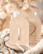 Numery na stół welurowe złote akrylowe  Stojak z numerkiem na stół Weselny, tabliczka na stol weselny, welurowy numerek na stół weselny8