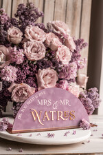 Numery na stół welurowe złote akrylowe  Stojak z numerkiem na stół Pary Młodej, lawendowa tabliczka na stol Pary Mlodej, welurowy numerek na stół weselny tabliczka na stół weselny w stylu glamour5