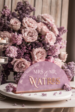 Numery na stół welurowe złote akrylowe  Stojak z numerkiem na stół Pary Młodej, lawendowa tabliczka na stol Pary Mlodej, welurowy numerek na stół weselny tabliczka na stół weselny w stylu glamour4