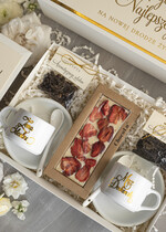  Prezenty dla Młodej Pary  Zestawy z Filiżanką lub Kubkiem Pomysł na prezent ślubny dla Młodej Pary, co dać zamiast kwiatów Parze Młodej, filiżanki dla Nowożeńców, prezent na ślub1