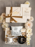  Prezenty dla Młodej Pary  Zestawy z Filiżanką lub Kubkiem Fajny pomysł na prezent ślubny dla Młodej Pary, co dać zamiast kwiatów Parze Młodej, filiżanki dla Pary młodej z napisami, box z filiżankami dla Pary Młodej0