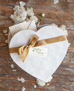  Prezenty dla Młodej Pary  Zestawy z Filiżanką lub Kubkiem prezent ślubny dla Pary Młodej filiżanki LOVE, prezent w welurowym sercu, co dać zamiast kwiatów 4