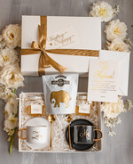  Prezenty dla Młodej Pary  Zestawy z Filiżanką lub Kubkiem Kreatywne pomysły na prezent ślubny dla Młodej Pary, co dać zamiast kwiatów, filiżanki dla Pary młodej z napisami, box z filiżankami dla Pary Młodej8